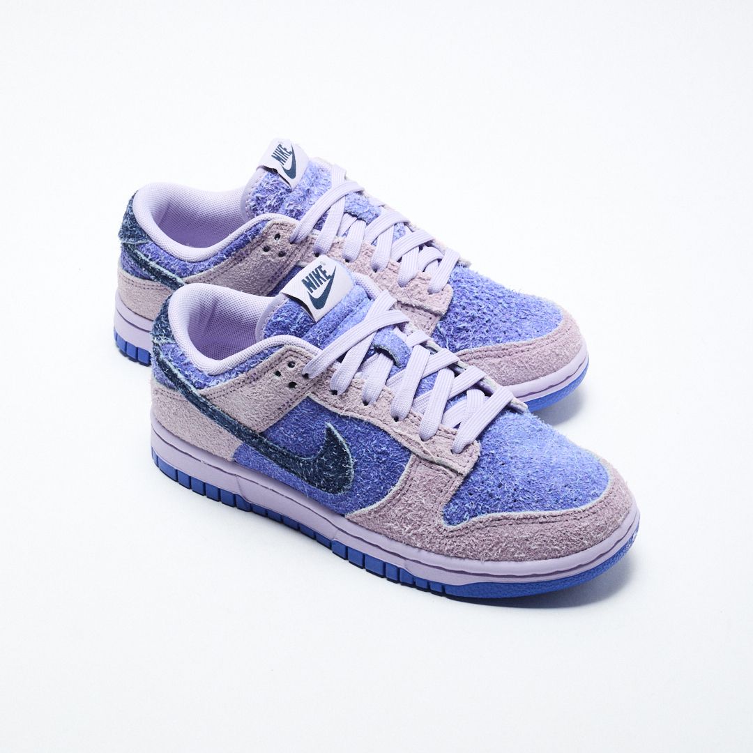 SneakerShouts's tweet photo. Nearly 50% OFF + free shipping on the Women's Nike Dunk Low SE "Hydrangeas" 

BUY HERE: https://t.co/qeMT0Ztl5e https://t.co/hwjNQOabYW