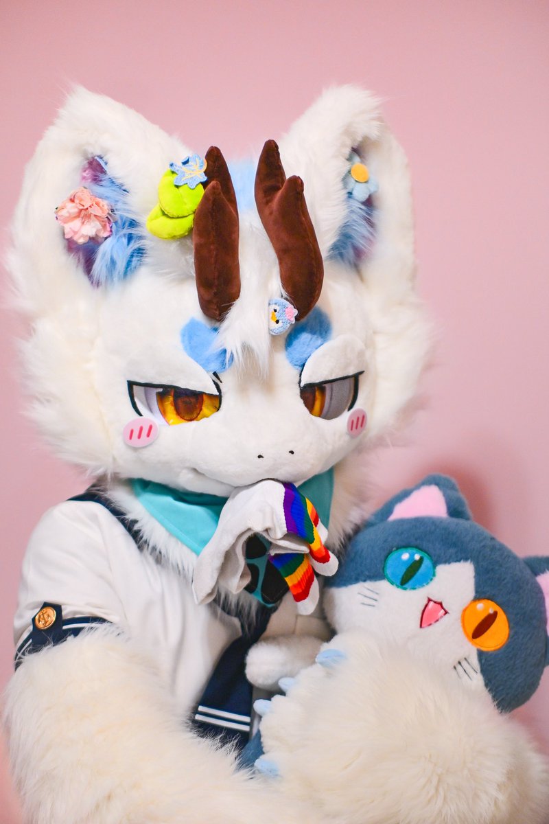#FursuitFriday 
涩涩脑袋小与纸w
摄影📸: JasonHistoria