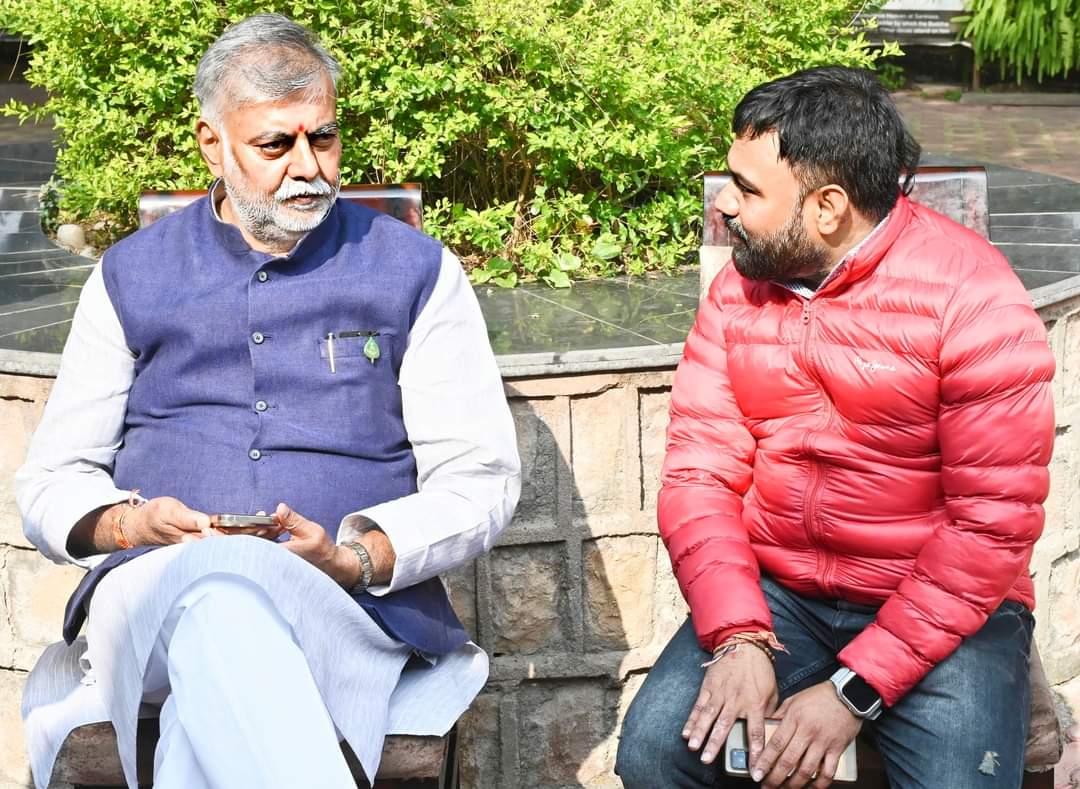 ग्रामीण विकास एवं पंचायत मंत्री <a href="/prahladspatel/">Prahlad Singh Patel ( वृक्ष से जल, जल से जीवन)</a> जी आपसे चर्चा ज्ञानवर्धक एवं प्रभावी होती है बहुत कुछ सीखने को मिलता है। अनुशासन और दक्षता के साथ कैसे कार्य को बेहतर किया जाए यह मार्गदर्शन भी मिलता है दो दशक से स्नेह एवं प्रेम से प्रत्यक्ष लाभान्वित हो रहा हूं। 
सादर धन्यवाद😍🌹