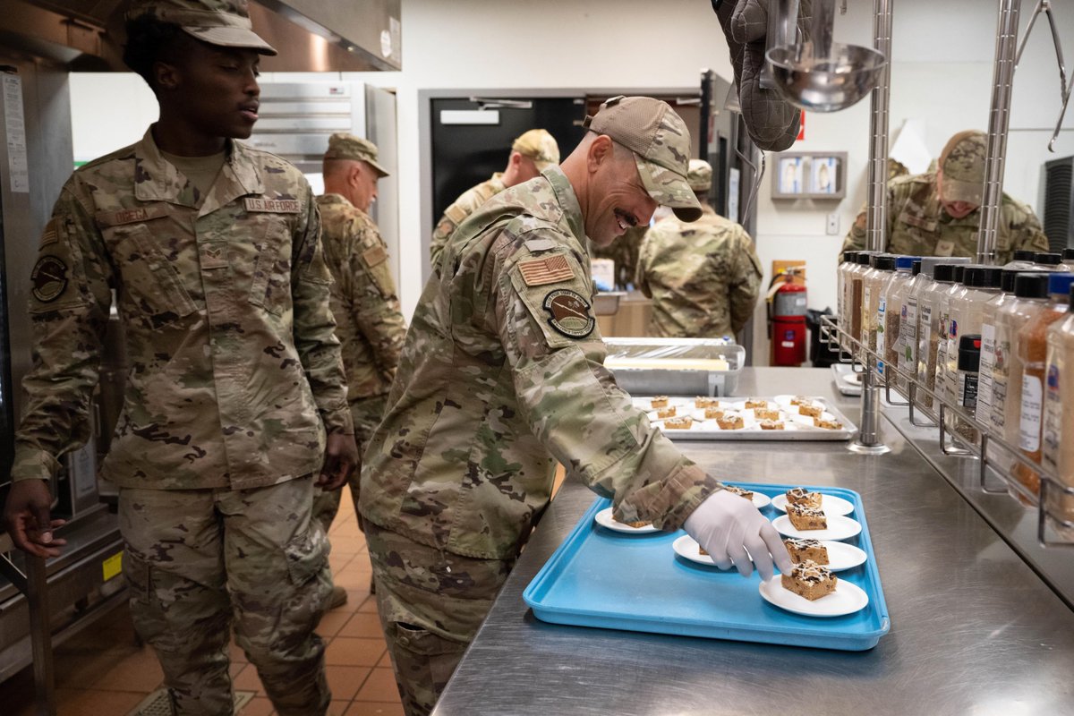 NationalGuardIN's tweet image. 🍂 The 181st Intelligence Wing’s Services Flight served up a Thanksgiving feast for Airmen at Hulman Field during drill weekend! 🦃 Grateful for the camaraderie and holiday spirit shared right here at home.  #181IW #Thanksgiving2024 #GuardFamily
