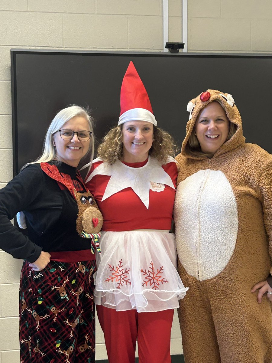 MrsKSmith_MVES's tweet photo. Day 1 of 12 Days of Christmas staff dress up days! Santas, Elves, and Reindeerβ¦Oh my! π
π»ππ€Άπ» #decemberfun @MVESGainesville @DanaCrocker11 @mrsnixcounsels @5thgradeb123 https://t.co/nyweZc7LEz