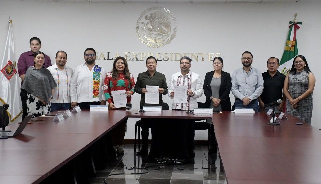 CuartaPlana's tweet photo. #Enterate | Proponen eliminar jubilaciones y reducir magistraturas en el Poder Judicial de #Oaxaca. El Consejero Jurídico del @GobOax (@ConsejeriaOax), @geovanyvasquez, presentó al @CongresoOaxaca_ iniciativa de reforma al #PJEO.
https://t.co/dz0D4OyWUt
#Noticias #BuenasNoches #BuenJueves #FelizJuevesATodos @tsjoaxaca @MagistradaBRJ