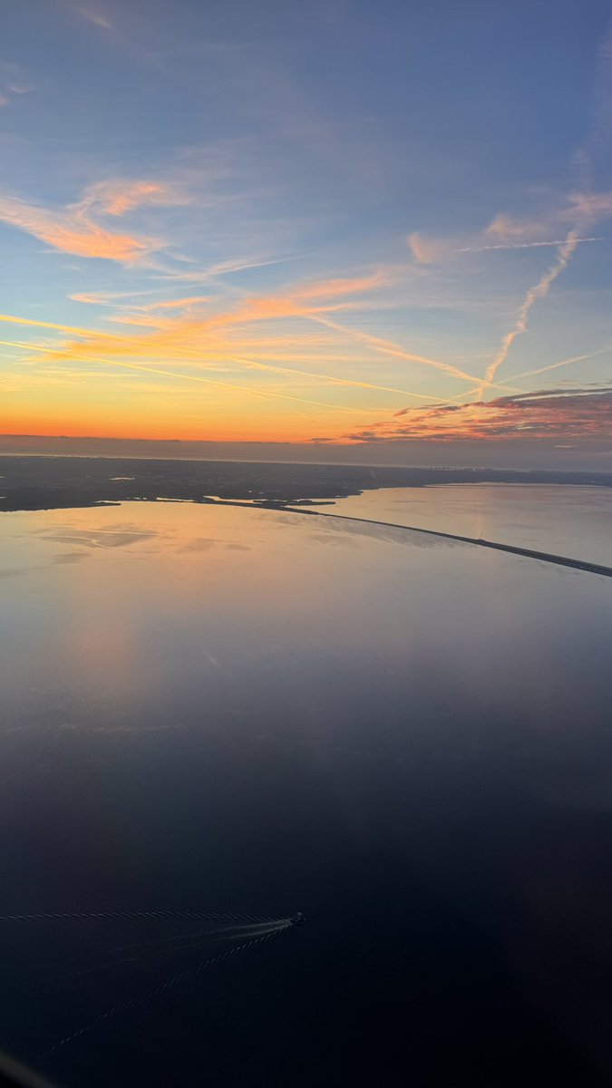 karinbuck's tweet photo. Impactful few days spent in beautiful Tampa with our friends and healthcare heroes @TGHCares. Then launched our @scalpcooling program @VeteransHealth in Tampa to the amazing staff that was so welcoming and excited to offer this side effect management treatment to their patients. https://t.co/TTONG7KrxY