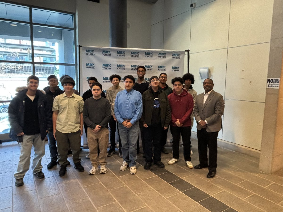 MrTouba's tweet photo. Powerful! The @YonkersMBK Future career series was a success. Students from @Saunders_HS MBK along with other high school students were able to network with accomplished men of color from various fields of endeavor. @SaundersPTSA @YonkersSchools https://t.co/9BLevQeh7a