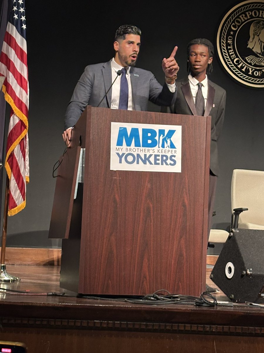 MrTouba's tweet photo. Powerful! The @YonkersMBK Future career series was a success. Students from @Saunders_HS MBK along with other high school students were able to network with accomplished men of color from various fields of endeavor. @SaundersPTSA @YonkersSchools https://t.co/9BLevQeh7a