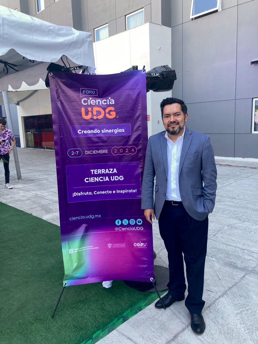En la presentación del libro "Agua y energía: actualidad y retos para un desarrollo sostenible” 💧🔄 como coautor con <a href="/Marcellafdz/">MarcelaFdz</a> <a href="/CienciaUDG/">Ciencia UDG</a> en el marco de la #FIL2024 #ForoCienciaUDG