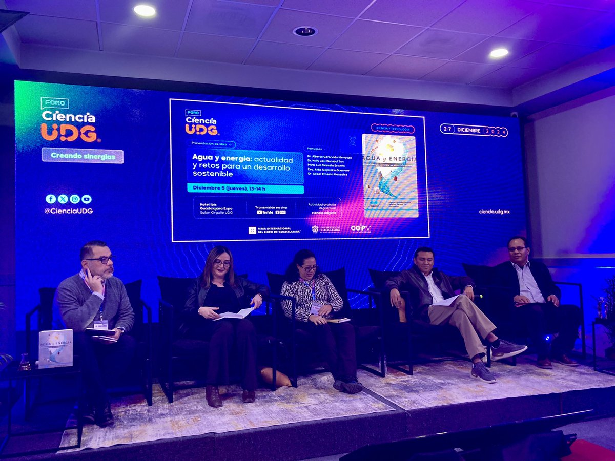 edparra5's tweet photo. En la presentación del libro "Agua y energía: actualidad y retos para un desarrollo sostenible” 💧🔄 como coautor con @Marcellafdz @CienciaUDG en el marco de la #FIL2024 #ForoCienciaUDG https://t.co/mOh68JvMC7