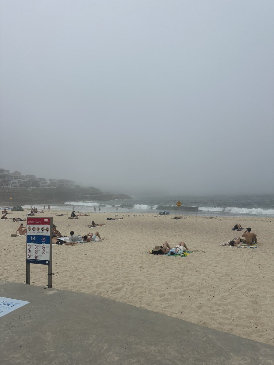 MConallin's tweet photo. The old 2pm fog getting Bronte good! #seamist #thankstimbailey https://t.co/TexzxMjeNg