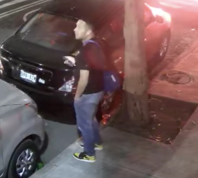 doragtz's tweet photo. Esta persona viene siempre a tomar a la esquina de greco y luis Carracci @BJAlcaldia @brigadaBJ obviamente la policía nunca viene, ni contestan el teléfono! @LuisMendozaBJ https://t.co/FpLe0ReHyC