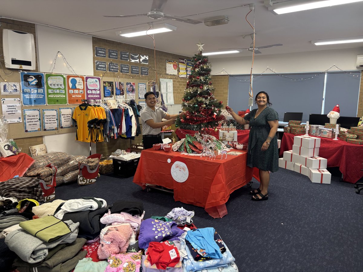 Jason White (@jmwhite1971) on Twitter photo Our amazing Wellbeing Team preparing for the annual Quakers Hill High School Christmas Appeal. Thank you to all the generous community members, staff and businesses who donated this year. <a href="/JoGardiner11/">Jo Gardiner</a> Our amazing Wellbeing Team preparing for the annual Quakers Hill High School Christmas Appeal. Thank you to all the generous community members, staff and businesses who donated this year. <a href="/JoGardiner11/">Jo Gardiner</a>