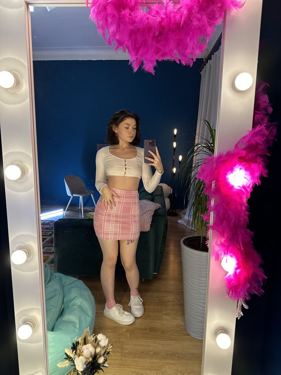 𝓥𝓲𝓻𝓰𝓲𝓷 𝓑𝓾𝓽𝓽𝓮𝓻𝓯𝓵𝔂 (@its_a_vb) on Twitter photo 