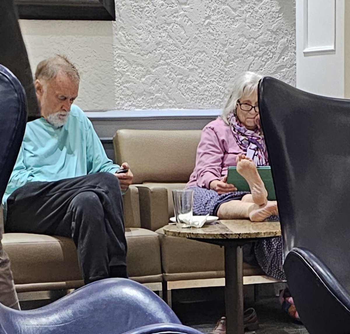 KazmicHawk's tweet photo. @united happening now in SFO F Gates lounge. It's not like people use those tables for food service right? https://t.co/hvmduqQvOO