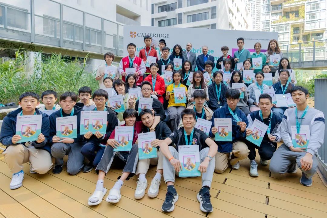 SCIE_Shenzhen's tweet photo. Under the warm December sun, we were honored to welcome Mr. Joe from Cambridge International to celebrate our students' outstanding achievements in the June 2024 exams. 🌟 'Hinc lucem et pocula sacra' — let enlightenment and wisdom guide us forward! https://t.co/xcBoBWiGQm