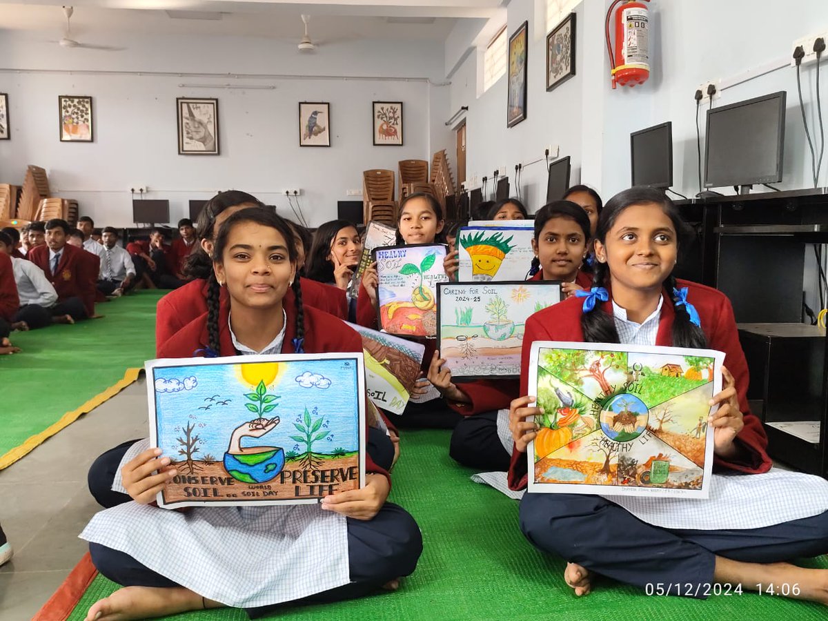 SatramS186568's tweet photo. #world_soil_day अवसर पर राज्य के 106 @केंद्रीय_विद्यालय और jnv के विद्यार्थियों को मृदा स्वास्थ्य आधारित प्रश्नोंत्तरी, निबंध प्रतियोगिता मे शामिल कराया गया l https://t.co/htldlNnhvP