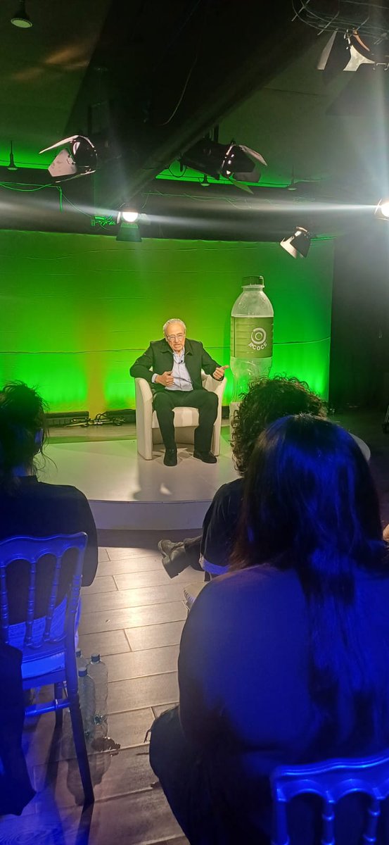 ecoceac's tweet photo. Cerramos un #FelizJueves de #TBT a 1 semana atrás, para recordar la grabación de nuestros #ForosUniversitarios desde las instalaciones de @Milenio, con las charlas de @MayHernava y 'El Químico' Guerra (@quimicolmguerra), expert@s en #EconomíaCircular 🔄 y #reciclaje ♻️ https://t.co/8rA2EuPQ65