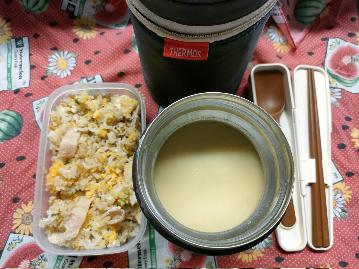JPenguinLunch's tweet photo. 今日の #お弁当 🍱🥢
🍴さつまいも🍠とコーン🌽のクリームスープ
🍴レンジチャーハン
#お弁当作り #お弁当記録 #男子ごはん #スープジャー https://t.co/PFZ7nK7io0