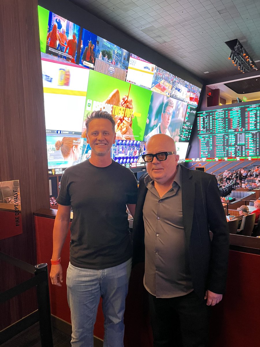 unders4pete's tweet photo. @CircaSports @CircaLasVegas the absolute best SportsBook in Vegas!  Great to meet @VSiNLive @Bill80 @MitchMossRadio &amp; @mattyoumans247 .  Couldn’t be nicer guys!! https://t.co/noN6sTdaMH
