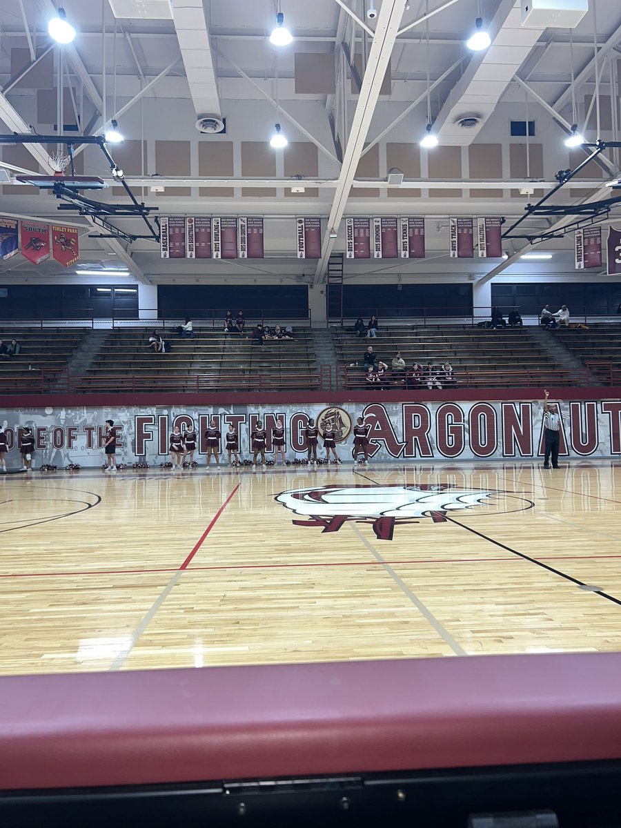 curtishoops3's tweet photo. Big thanks to Ryan Skendzel for taking great care of me at Argo vs TF North boys 🏀 game at Argo today! Great friend and see you soon!! Amazing gym!! #GoArgonauts #ArgoPride @argonauts_ad @ArgoBoysHoops https://t.co/2gQdBvSa3I