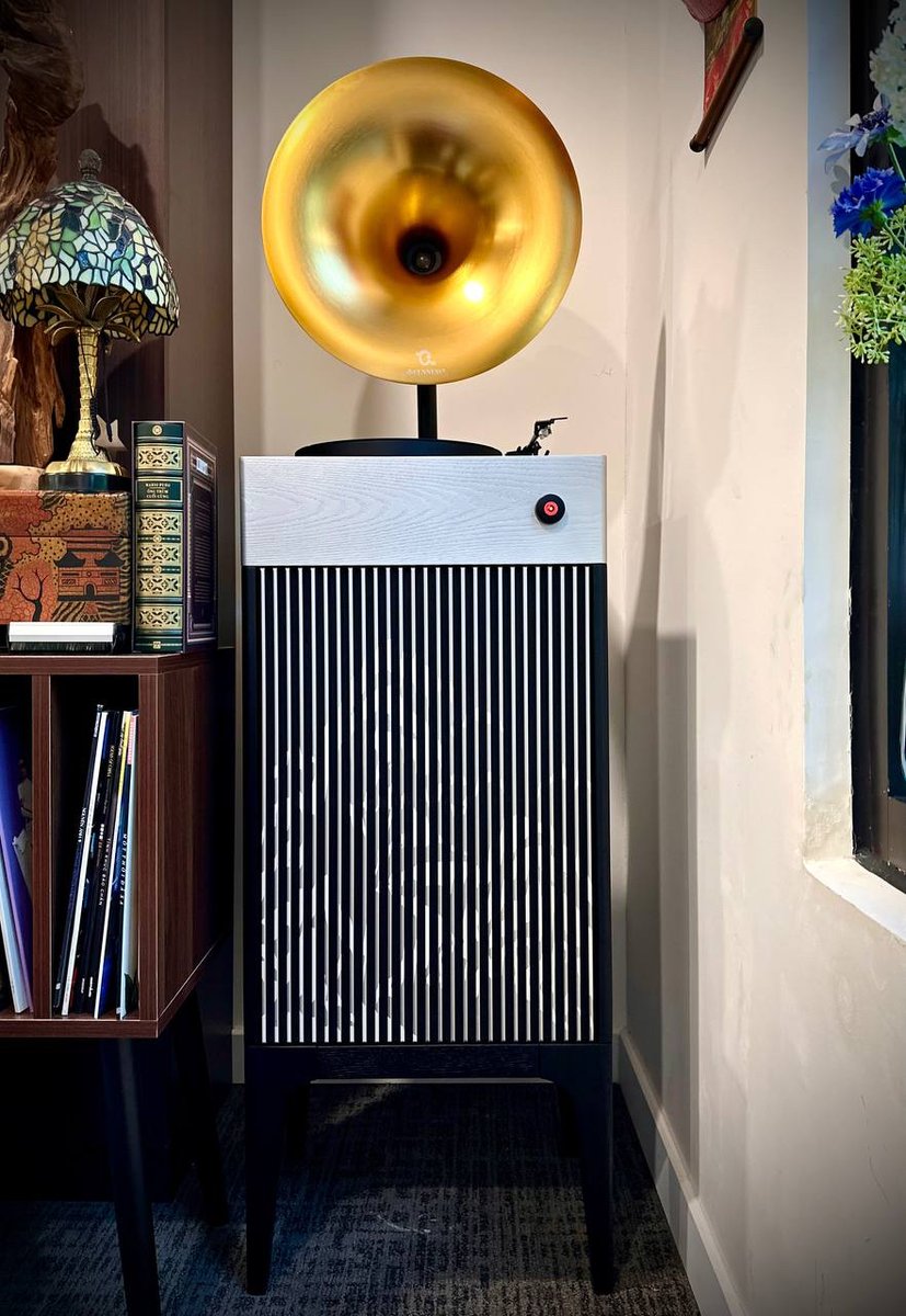 AudioTechland's tweet photo. Ý NGHĨA THỰC SỰ CỦA THIẾT KẾ VƯỢT THỜI GIAN “TIMELESS”
---------
TecHland Audio
39 Tràng Thi, Hoàn Kiếm, Hà Nội
0243 8524 524 / 0988.034.960
#Máyhátđĩathan #Máyhátđĩathanloakèn #Máynghenhạcđĩathan #Gramophone #techland39trangthi #techlandtrangthi #techlandaudio #Music https://t.co/g4lWzGhpWi