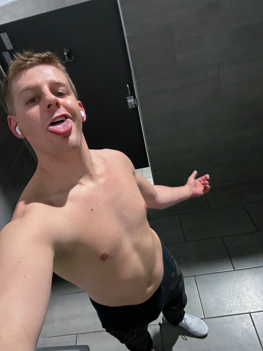 BrandonBiggsxxx's tweet photo. Pumped for the weekend https://t.co/ZST5XNUd8I