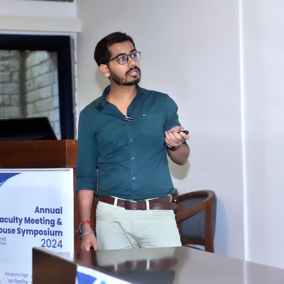 devbinwal's tweet photo. It feels amazing to present the work to a science-enthusiastic audience! Had the opportunity to present the recently published work at the In house symposium at @jncasr.
#perovskite #Science #jncasr #material #Research #Conference #bangalore #India https://t.co/VHfM26j6hj