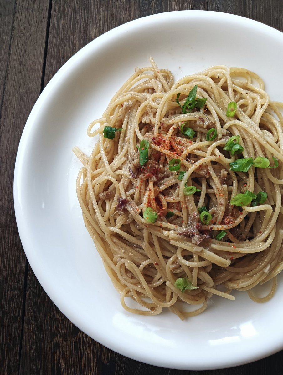 mao_mandala's tweet photo. アンチョビガー��ックパスタを作った。

#手作り料理
#料理記録
#おうちごはん 
#おうちカフェ
#カフェ風ごはん
#アンチョビ
#スパゲッティ https://t.co/rpHLWG1vxJ