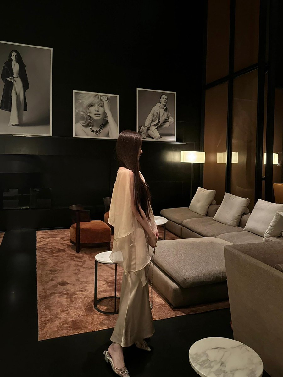 Although the photo is nice, I feel cold lol