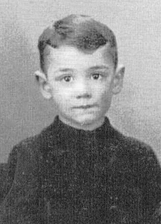 6 December 1937 | A Dutch Jewish boy, Sallo de Vries, was born in Borculo.

He was deported to #Auschwitz in October 1942. He was murdered in a gas chamber after the selection.
