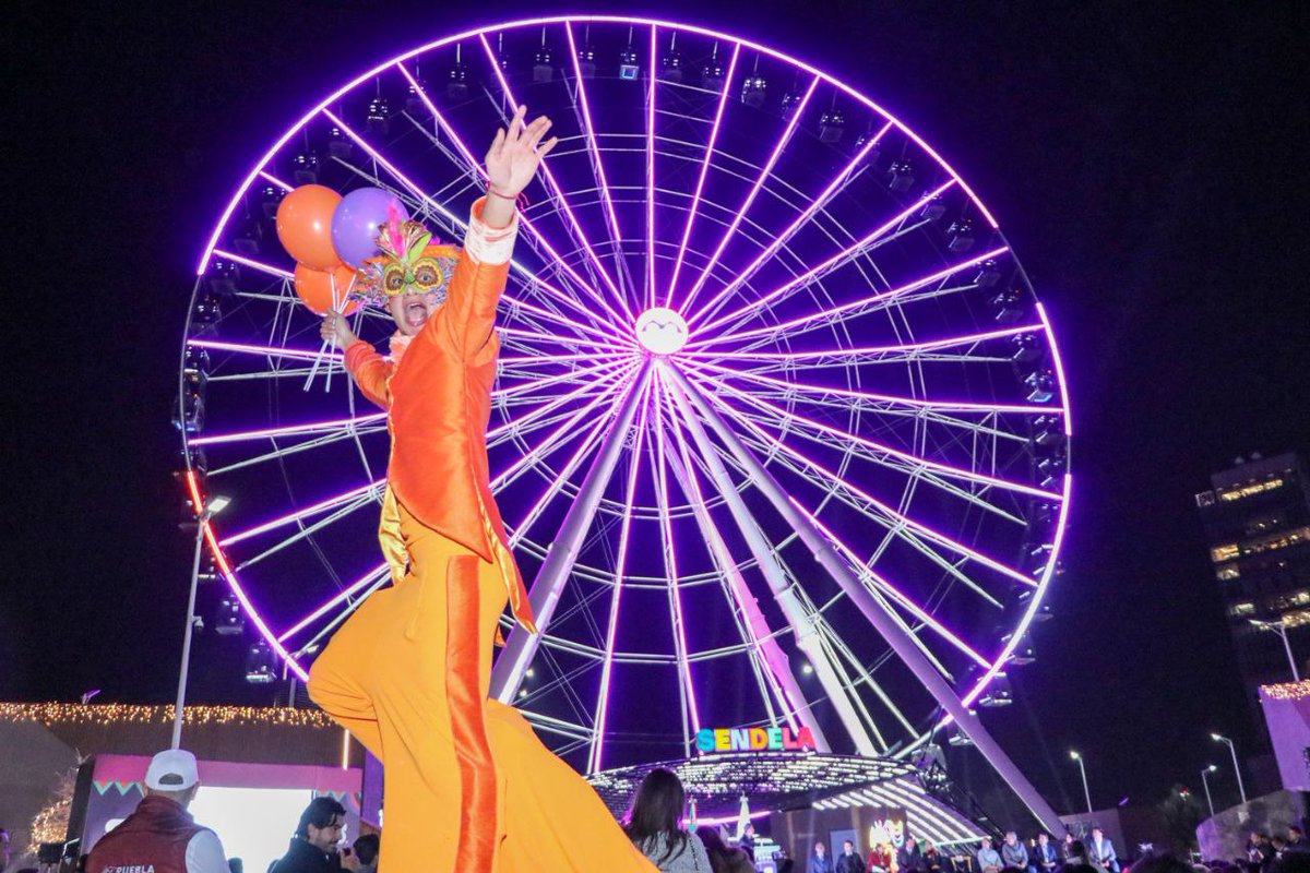 Esta noche acompañé a nuestro gobernador <a href="/SergioSalomonC/">Sergio Salomón</a> en la reapertura de la Estrella de Puebla y el Parque Sendela, un espacio que ofrece actividades recreativas para fortalecer la convivencia familiar de las y los poblanos, así como de turistas.