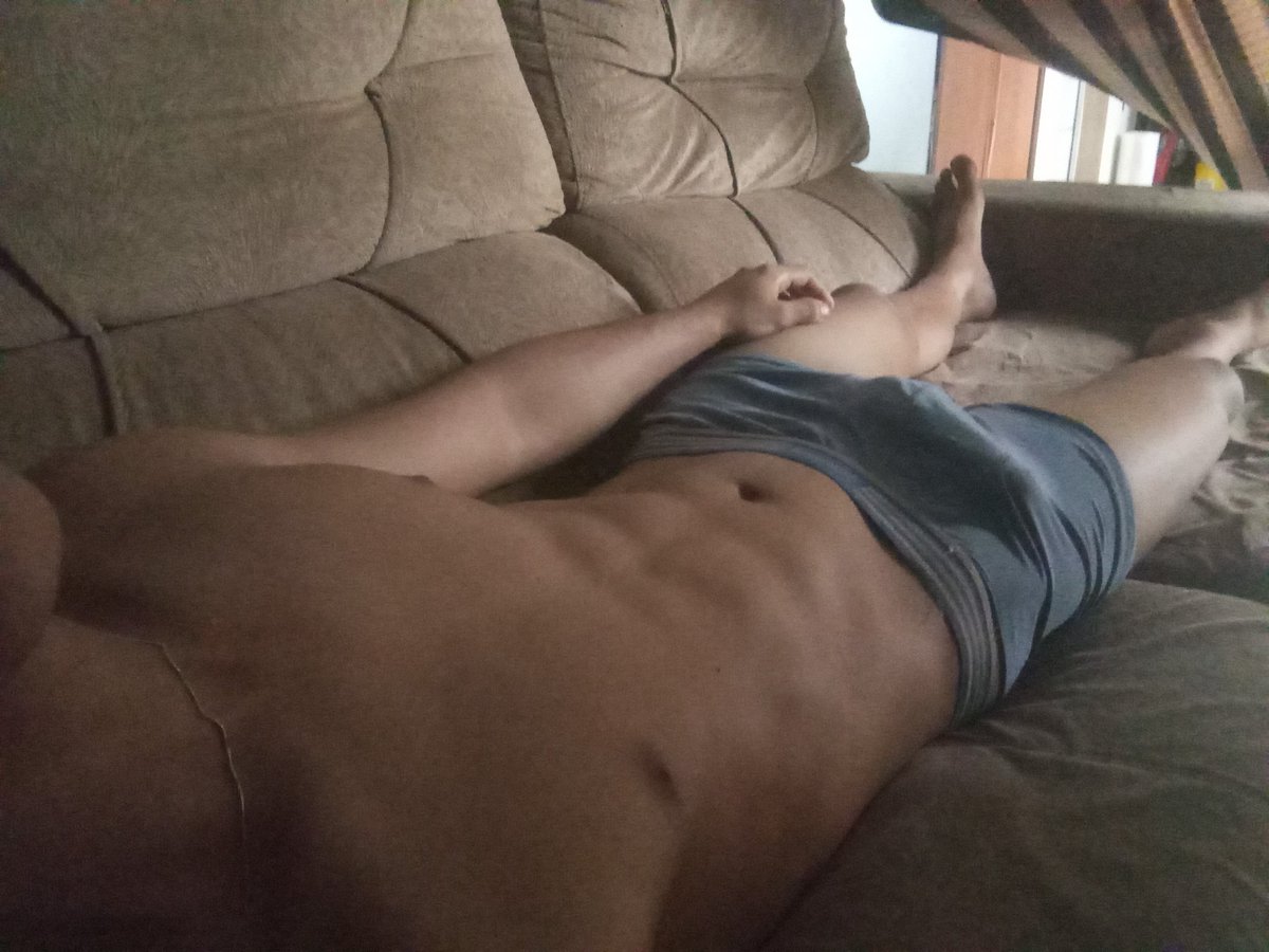 daviidmullerr's tweet photo. não consegui decidir em qual dessas eu tô mais gostoso.
 ajuda?
😅 https://t.co/y6OL6Wpm7E