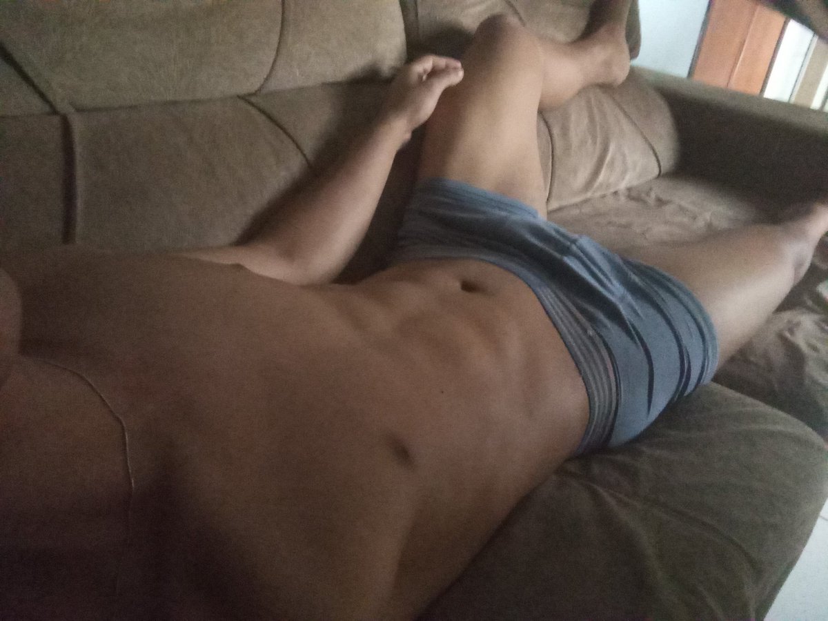 daviidmullerr's tweet photo. não consegui decidir em qual dessas eu tô mais gostoso.
 ajuda?
😅 https://t.co/y6OL6Wpm7E