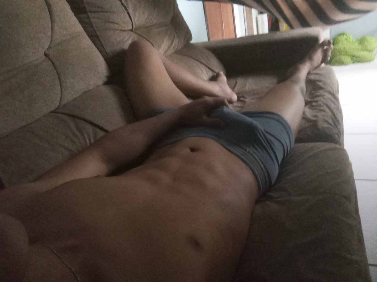 daviidmullerr's tweet photo. não consegui decidir em qual dessas eu tô mais gostoso.
 ajuda?
😅 https://t.co/y6OL6Wpm7E