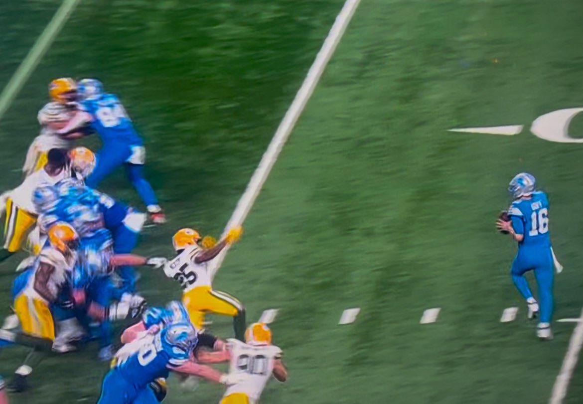SpidellJedd's tweet photo. Hey @NFL What the fuck do you see? https://t.co/4UFcnUArAL
