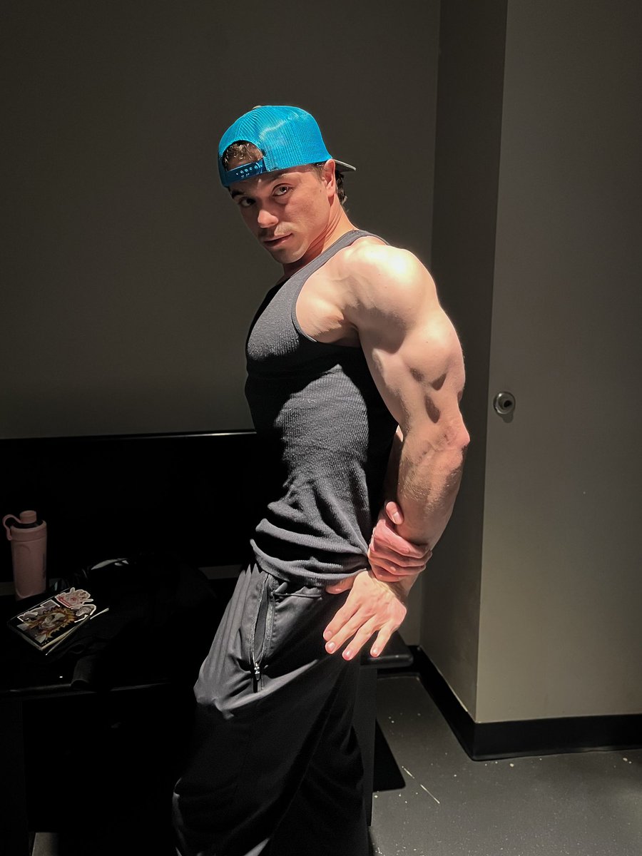MezioVillager's tweet photo. Prepping for hibernation 🐻 https://t.co/1PyJPG6WEe
