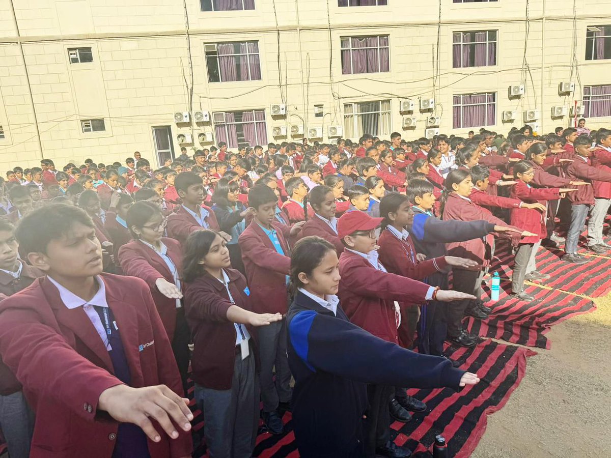 सेव इंडिया: सड़क सुरक्षा एक सामाजिक चिंतन विषय पर श्री चैतन्य टेक्नो स्कूल सेक्टर 83 में आयोजित कार्यशाला में एसीपी ट्रैफिक वेस्ट श्री जय सिंह ने बच्चों को ट्रैफिक नियमों का महत्व समझाया। 
कार्यशाला में नवदीप सिंह ने सभी बच्चों और स्टाफ को सड़क सुरक्षा शपथ दिलवाई।