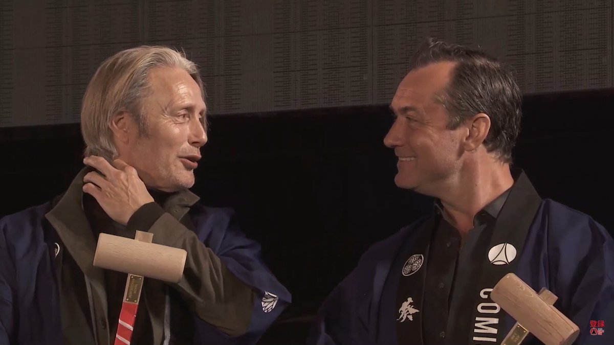 Grindeldore is "alive and well..." 💞💞

#MadsMikkelsen #JudeLaw #TokyoComicCon