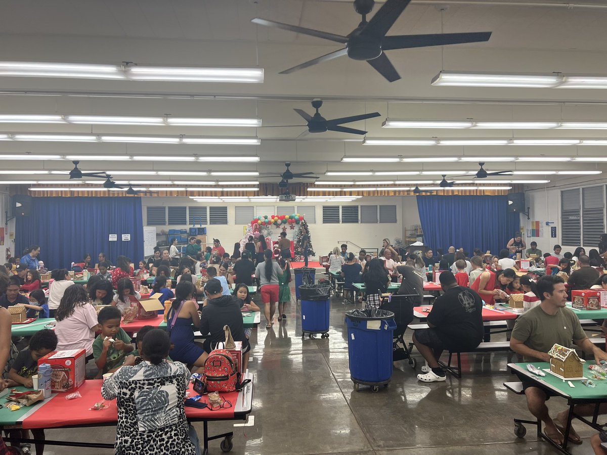 cksupports's tweet photo. Gingerbread House literacy &amp;family engagement night @MESMenehune https://t.co/1zIXpZlK9y