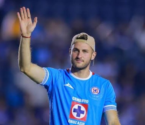 jc__caz's tweet photo. Cruzazulino promedio /// El americanista más guapo. https://t.co/E53ZAHnZM1