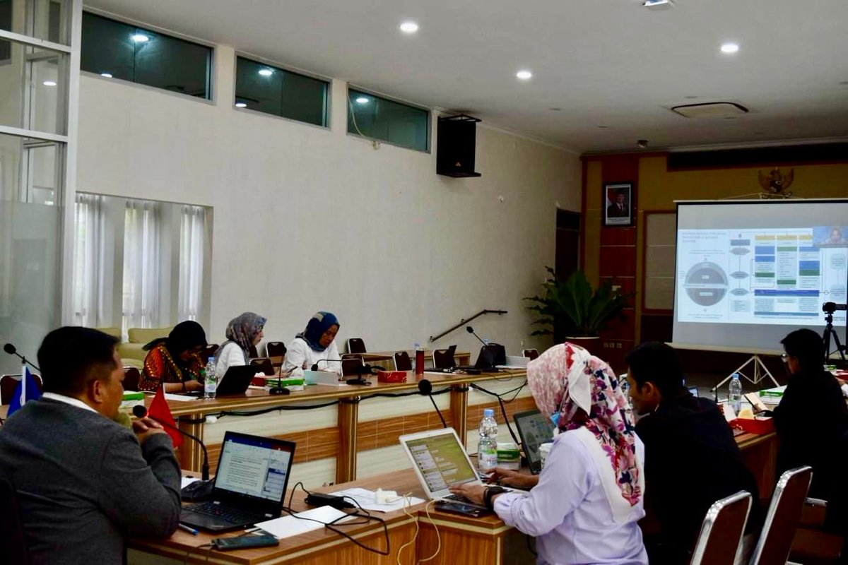 DITJEN_REHSOS's tweet photo. Indonesia menegaskan komitmennya dalam memperkuat kemitraan inovatif untuk pengurangan risiko bencana dan ketahanan perubahan iklim pada hari pertama Pertemuan Senior ASEAN ke-20 tentang Kesejahteraan Sosial dan Pembangunan (20 SOMSWD) https://t.co/PWqqJ0V0K3
