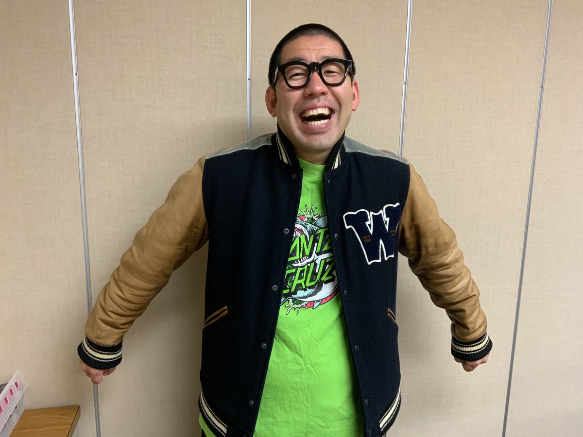 knb_radio's tweet photo. 【#KNBフライデースペシャル】
第1金曜は ・・・
「お風呂とスニーカーとノビョン。」
この後16時から〜お楽しみに〜
テーマは90‘sファッション❗️
ノビさんが持参した青春アイテムはこちら💁♀️
#KNBラジオ
#富山
#ノビ山本
#ノビョン
#Sasquatchfabrix.
#おしゃれ芸人 https://t.co/DG6qZokfux