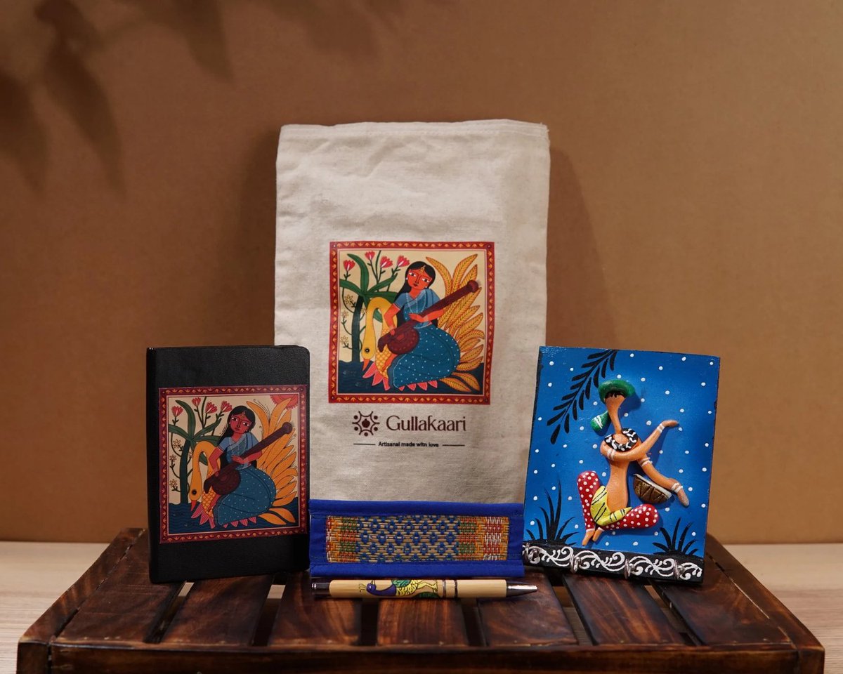 gullakaari's tweet photo. Being a Bengali, he loved creating something so personal and meaningful. The client appreciated how beautifully his work captured their ethos with the damage-free delivery.

When you choose a Gullakaari hamper,  you’re carrying forward a tradition

Gift a story. Gift Gullakaari. https://t.co/xjuSGI312z