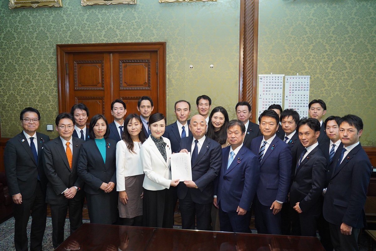 tomoekakuda's tweet photo. 本日、国民民主党単独法案提出へ！
（法案名）
◯シントリガー条項凍結解除法案
◯自賠責保険料早期繰戻し法案
◯再エネ賦課金徴収停止法案
の衆議院への提出をいたしました。 https://t.co/SW12QkAQ9K