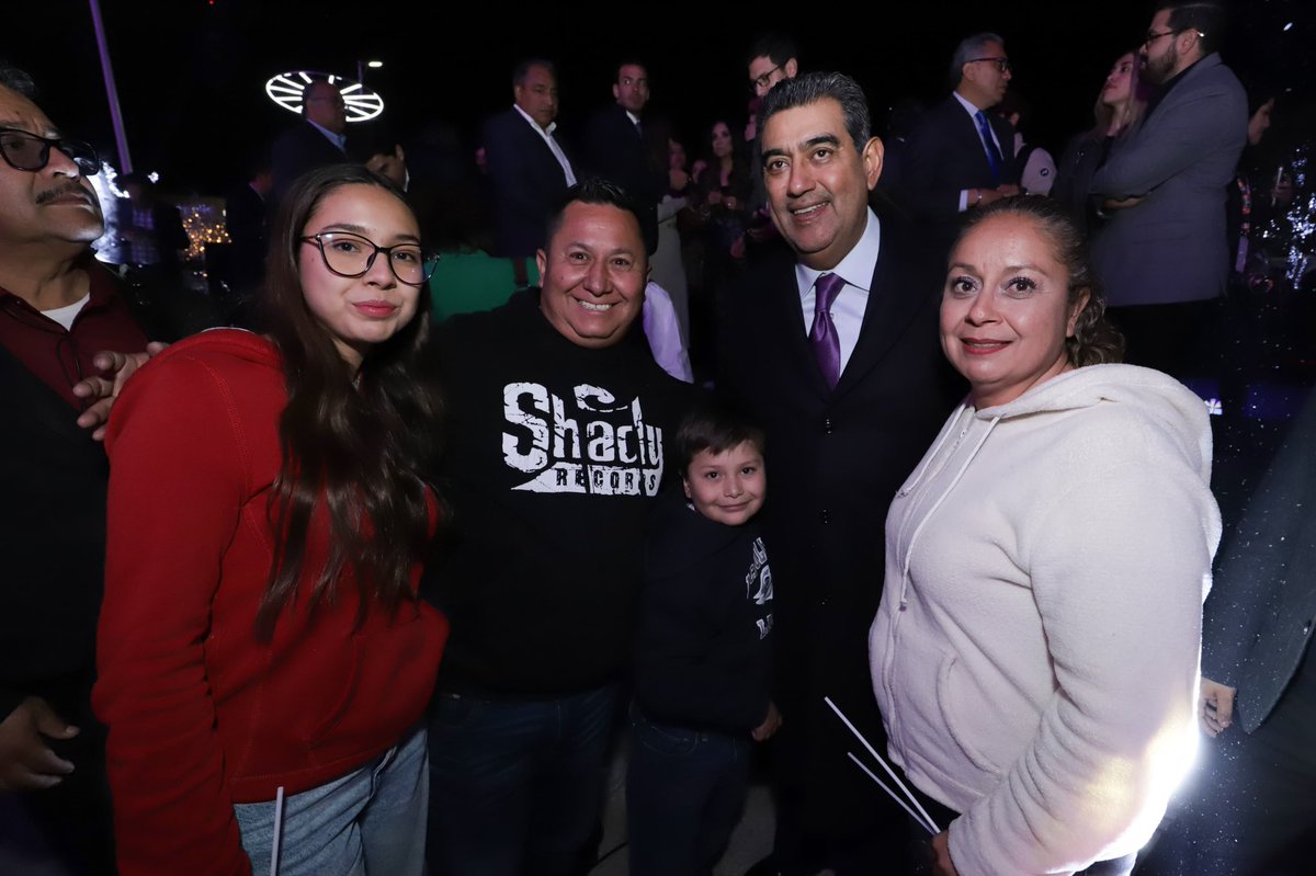 Hoy, la Estrella de Puebla vuelve a brillar, junto al nuevo Parque Sendela. 

Hace dos años recibimos una Estrella que había perdido su brillo, y no solo me refiero a su estado físico.

Era un espacio que había dejado de ser un punto de encuentro, inspiración y orgullo para