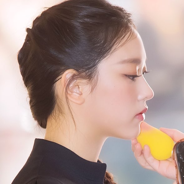 haerinskumu's tweet photo. Her perfect side profile 🐈‍⬛ 

DIOR PRINCESS KANG HAERIN 
#HAERINxDIOR 
#NewJeans @Dior https://t.co/8vhKLL3D37