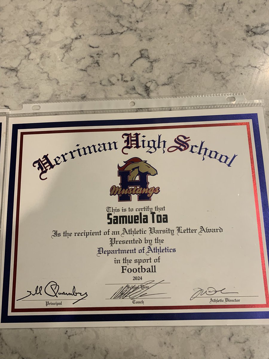 samuelatoa53's tweet photo. Freshman season-
•4.0 gpa
•Freshman linemen MVP
•Lettered
•Played all 4 teams (freshman, Soph, JV, and Varsity) 
Thank you to my Head coach @coachrickards and my school @HHSMustangFB https://t.co/1YpXvwM67n