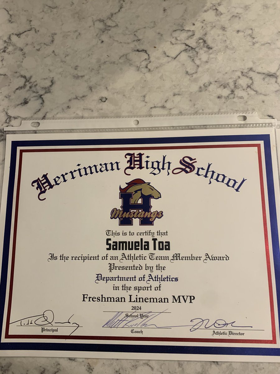 samuelatoa53's tweet photo. Freshman season-
•4.0 gpa
•Freshman linemen MVP
•Lettered
•Played all 4 teams (freshman, Soph, JV, and Varsity) 
Thank you to my Head coach @coachrickards and my school @HHSMustangFB https://t.co/1YpXvwM67n