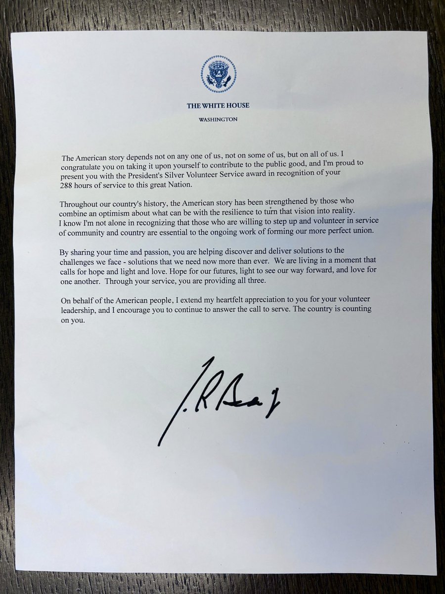 PayalPatelS's tweet photo. Honored to receive the Silver Medal + President’s Volunteer Service Award from @POTUS @JoeBiden for my work in human rights advocacy, education &amp; gender equality. I will do my best to continue to live up to the ideals of this extraordinary honor. 🥈🙏🏽

#InternationalVolunteerDay https://t.co/OprF7DXHE3