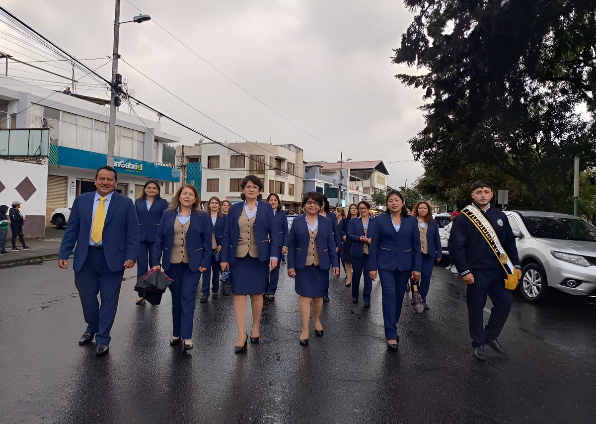 angie_bca's tweet photo. Nuestra querida institución Beatriz Cueva de Ayora, celebra su #70Aniversario, que conlleva una larga trayectoria de logros y éxitos. ¡Felicidades!
#SomosBeatriz #70bca
#fiestasbca #Loja #rrubis https://t.co/e2CMVaMQ0B
