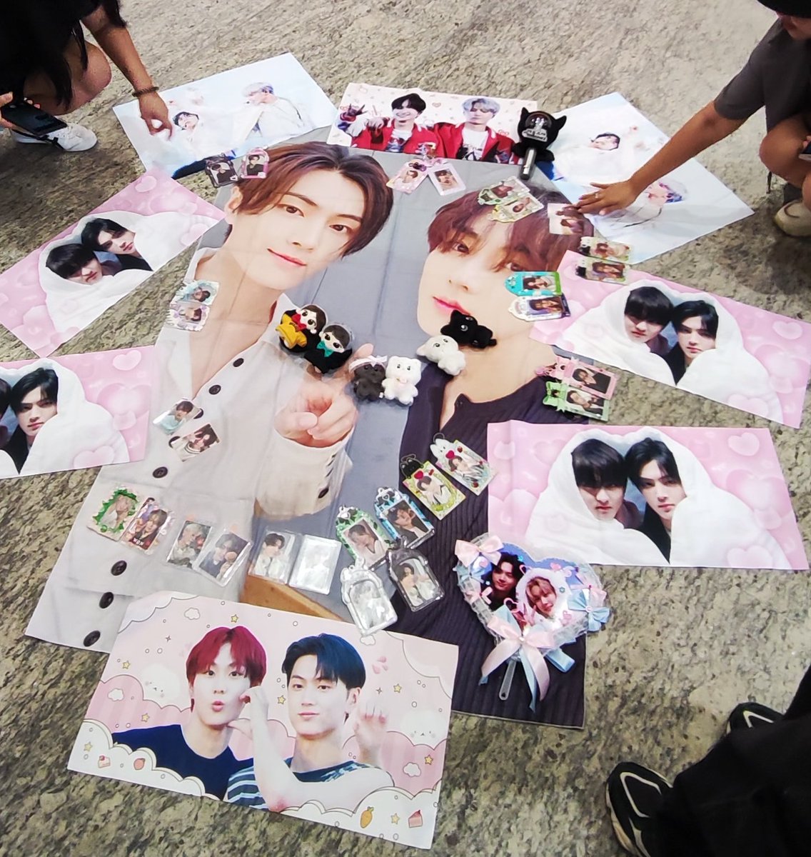Jaywonhugs's tweet photo. jaywon cult 😝😝 https://t.co/I7vYUFUze8