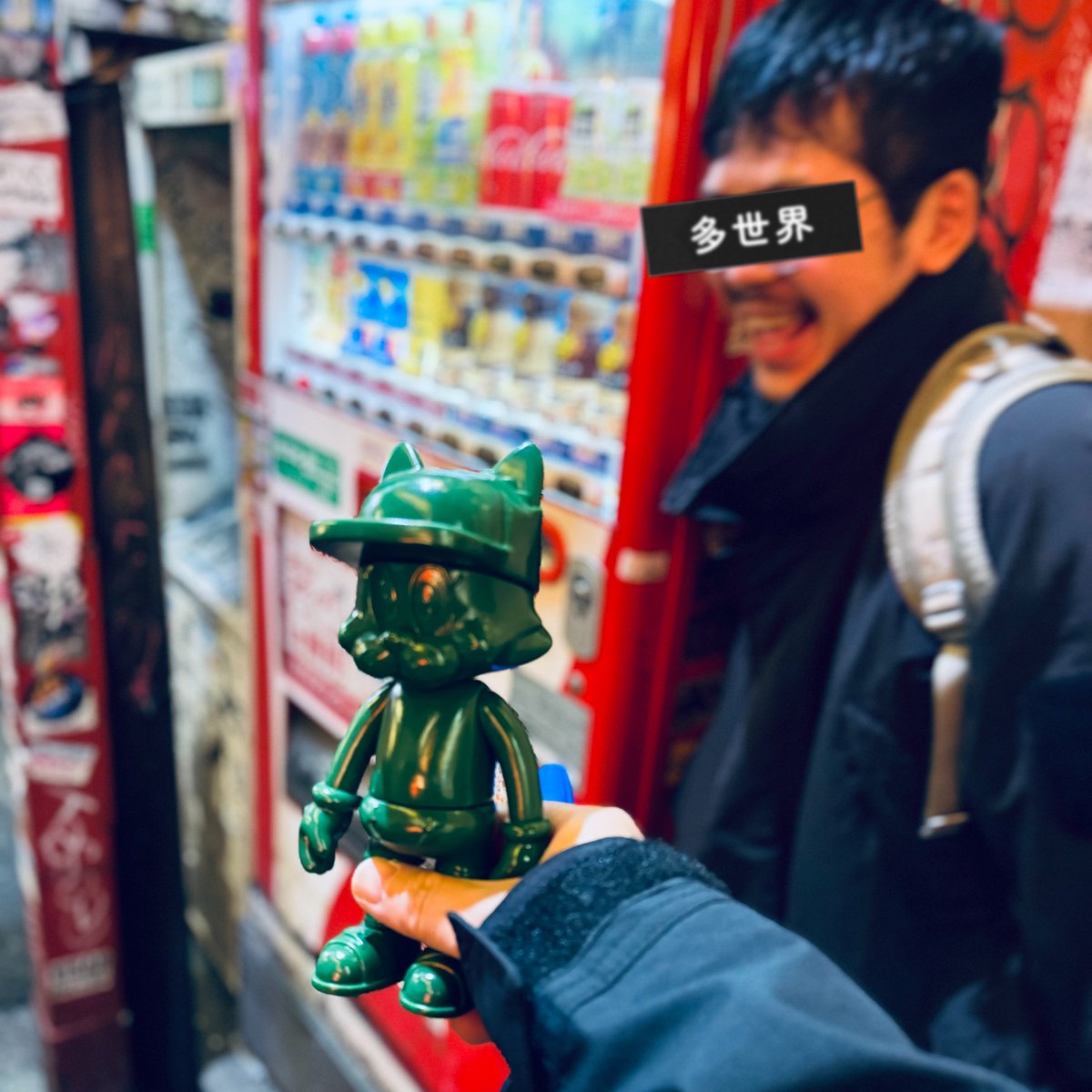 shitsugyou_otou's tweet image. レトロっぽくもあり、アートっぽくもあり、ストリート感もある。
なにより友達と路上がよく似合う。

そんなフォルムになるように形状を追い込みまくった晴夫ソフビ‼️
ここまでくるのに丸1年かかったよ(；´Д`)ﾊｧﾊｧ

#sofbi #sofvi #ソフビ